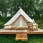 Luksusowy namiot Miła łąka Glamping Miłki